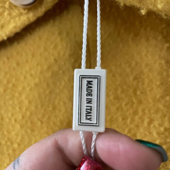 100% Wool Yellow Poncho made in Tuscany, Italy - Picture 8 of 9